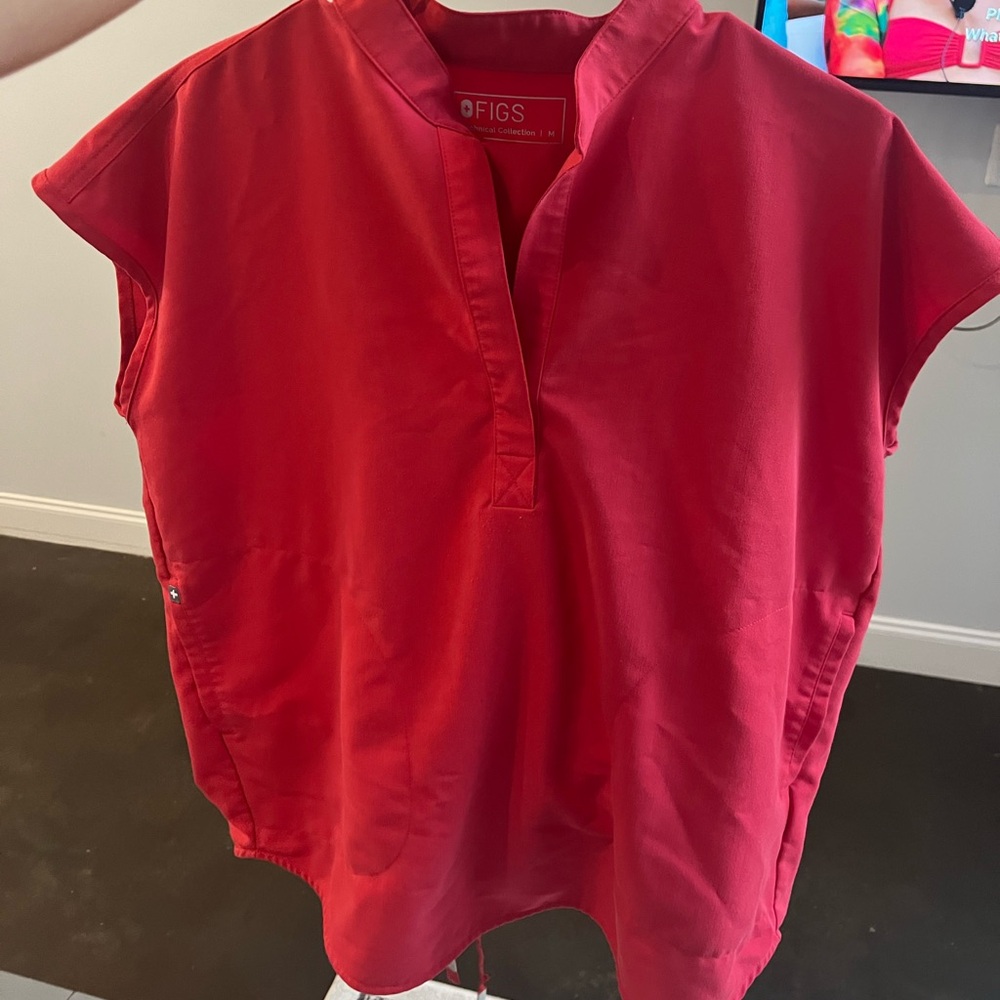 FIGS! Rafaela M top and xLT Zamora jogger bottoms!